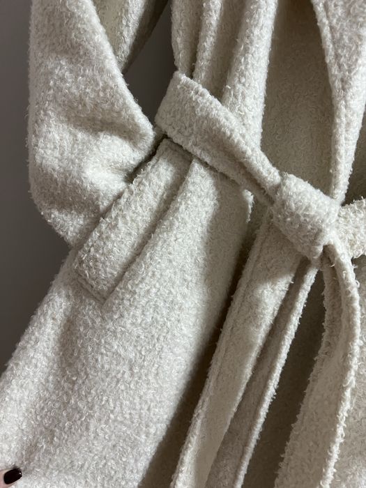 Пальто жіноче в молочному кольорі