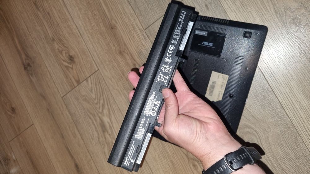 Laptop ASUS, model U32U-RX004Y używany