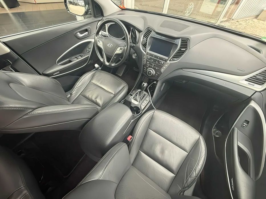 Hyundai Grand Santa Fe      2016