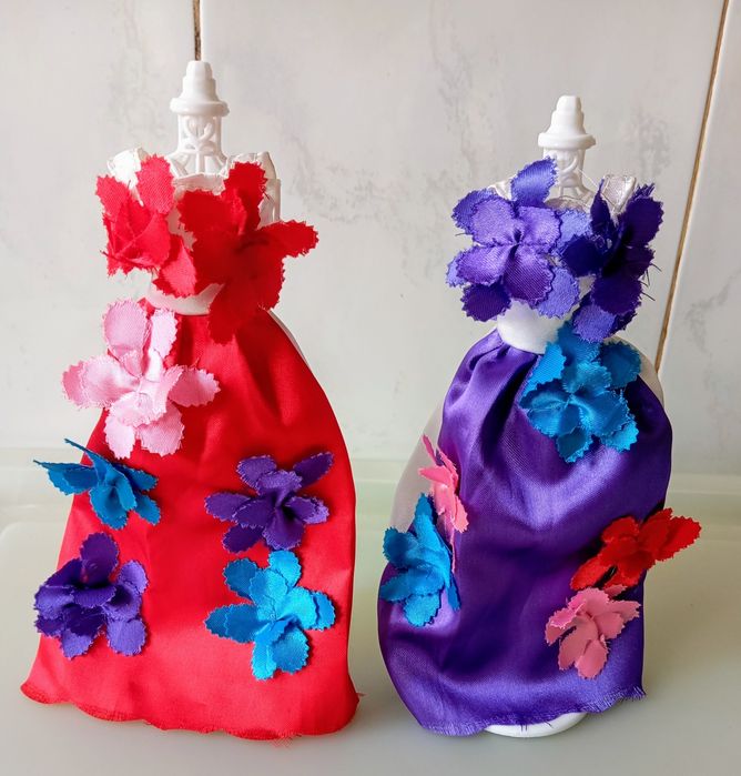Vestidos de bonecas clone de Barbie.