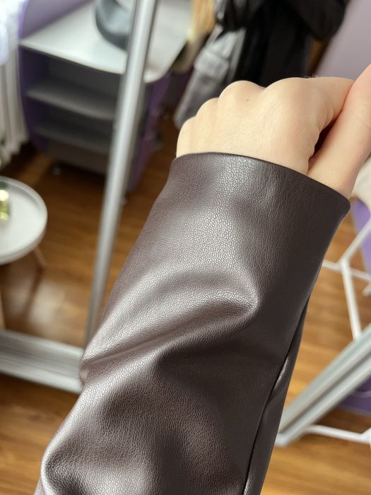 Шоколадний піджак з еко шкіри Bershka