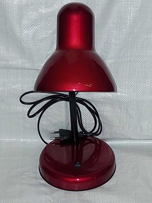 Лампа настольная высокая металлическая с небольшими дефектами покраски