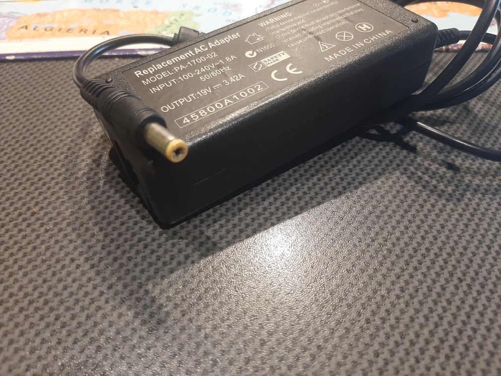 Zasilacz ładowarka laptopa 19V 3,42A