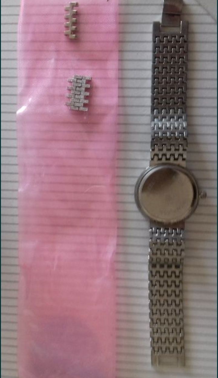 Relógio com bracelete cor de prata