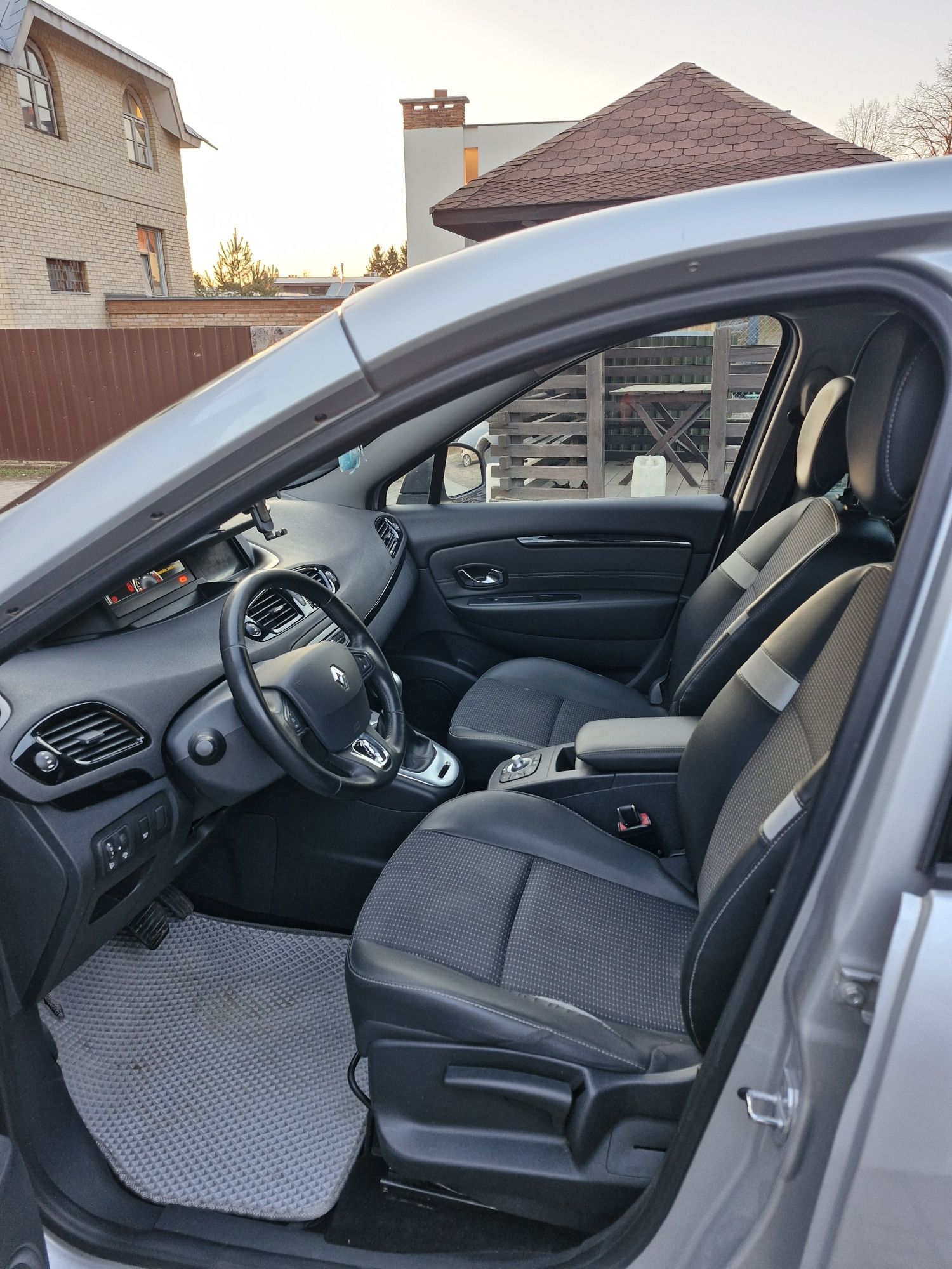 Продам Renault Grand Scenic
