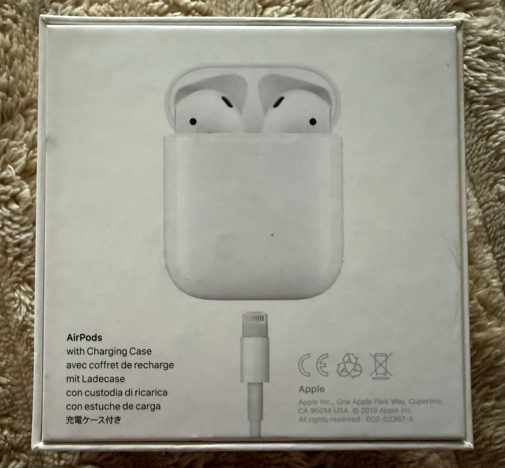 Apple AirPods 2 в зарядному футлярі (MV7N2)