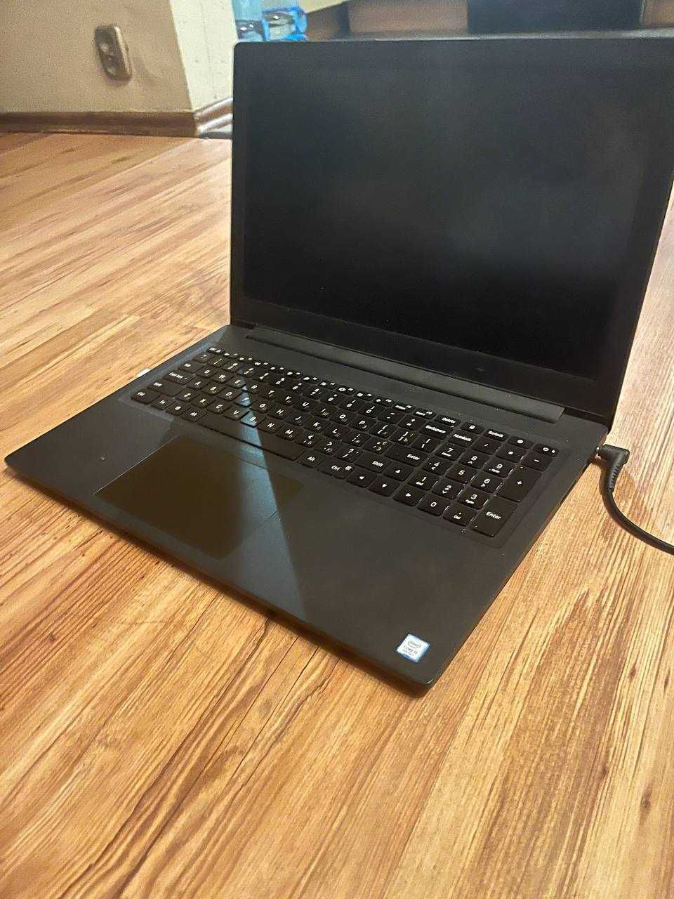 Laptop Xiaomi z ładowarką