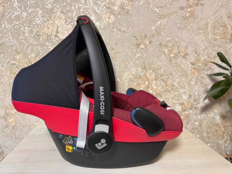 Автокрісло MAXI-COSI Pebble Pro i-Size (Essential Red)