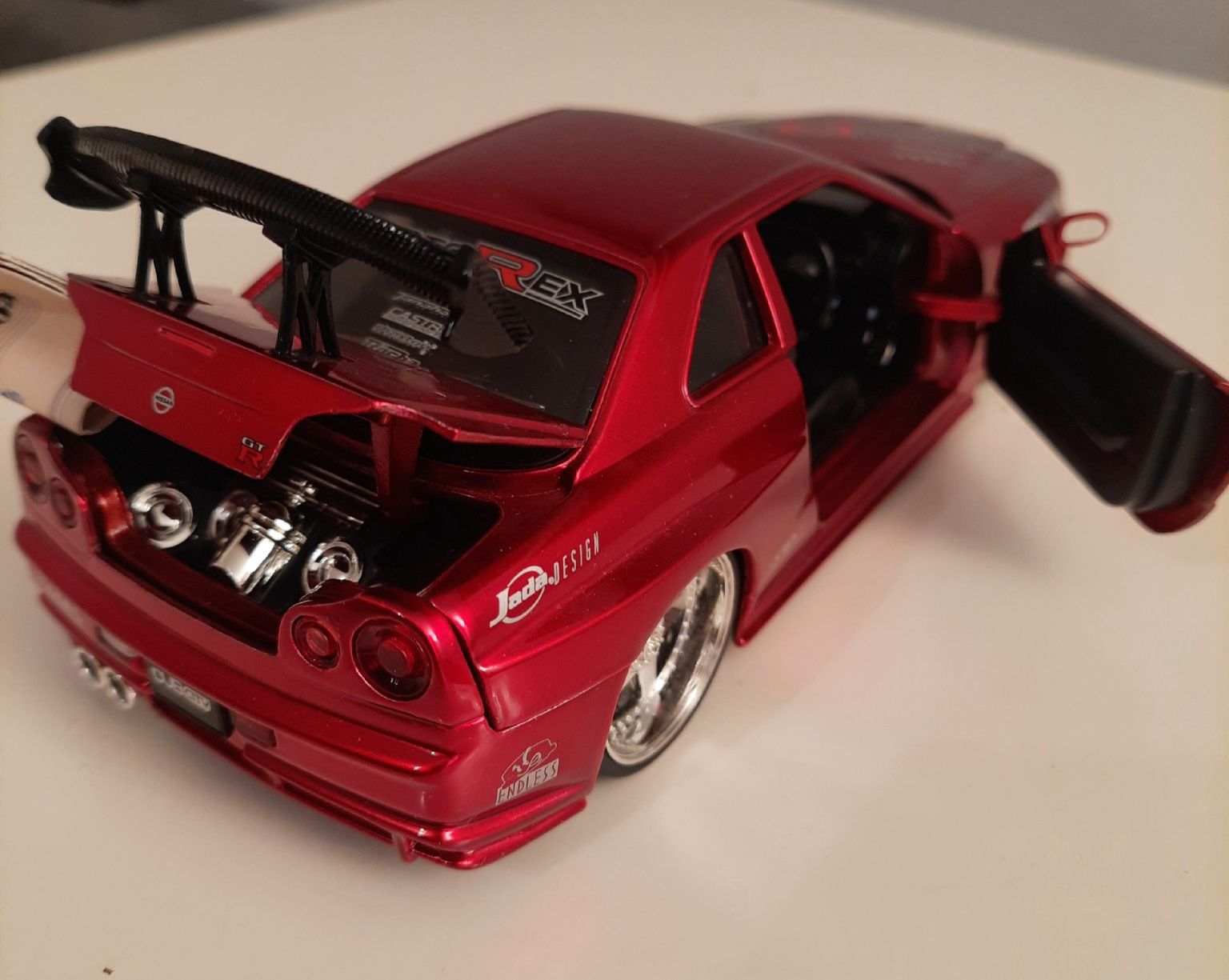 Модель авто 1/24 от Jadatoys Nissan Skyline GTR R34. Металл