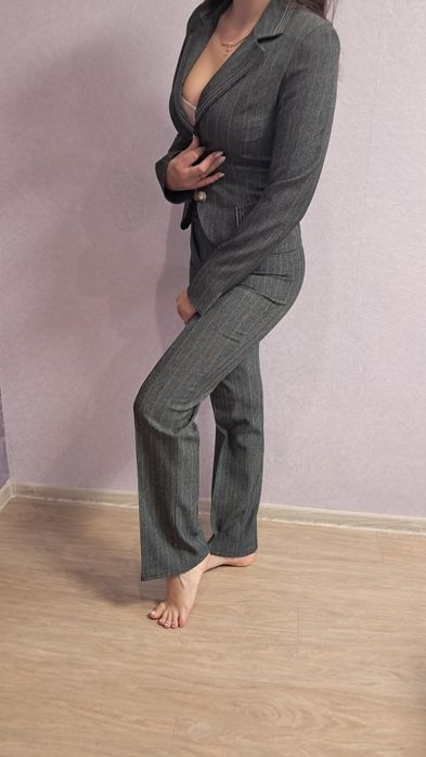 Діловий брючний костюм