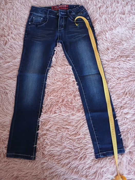 Подарую взуття та одяг