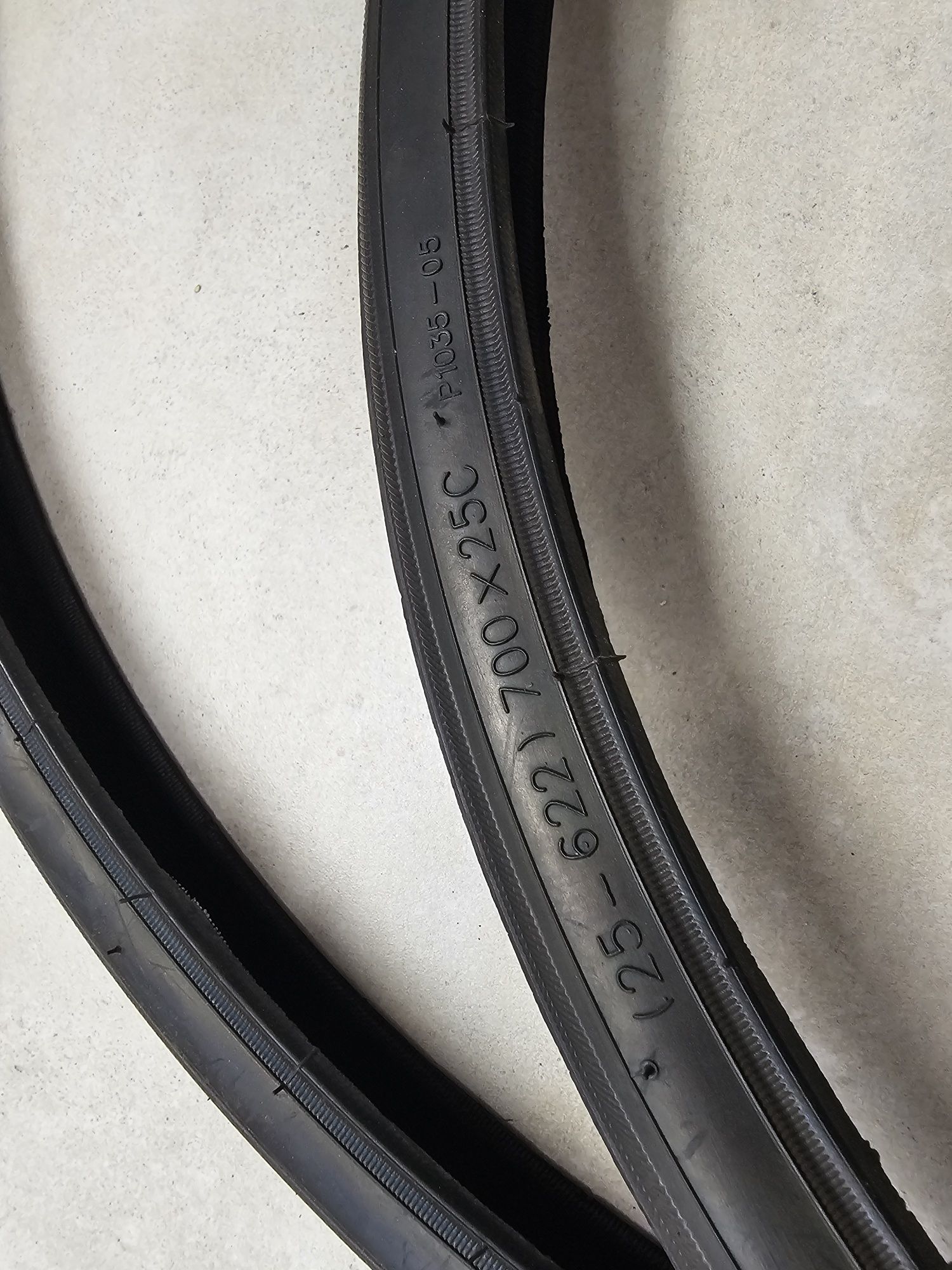 Opony 25x700c nowe compass