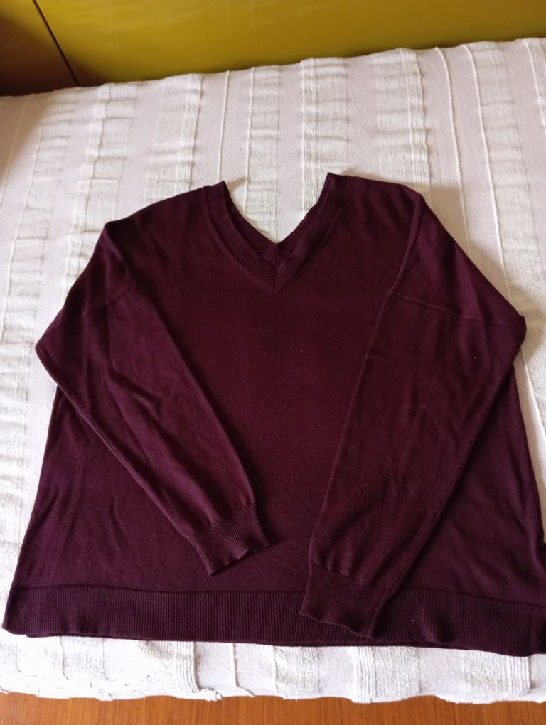 Camisola Bordeaux decotes em V.