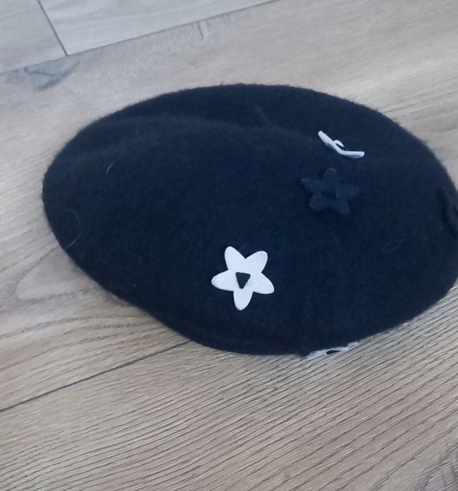 Czarny beret damski