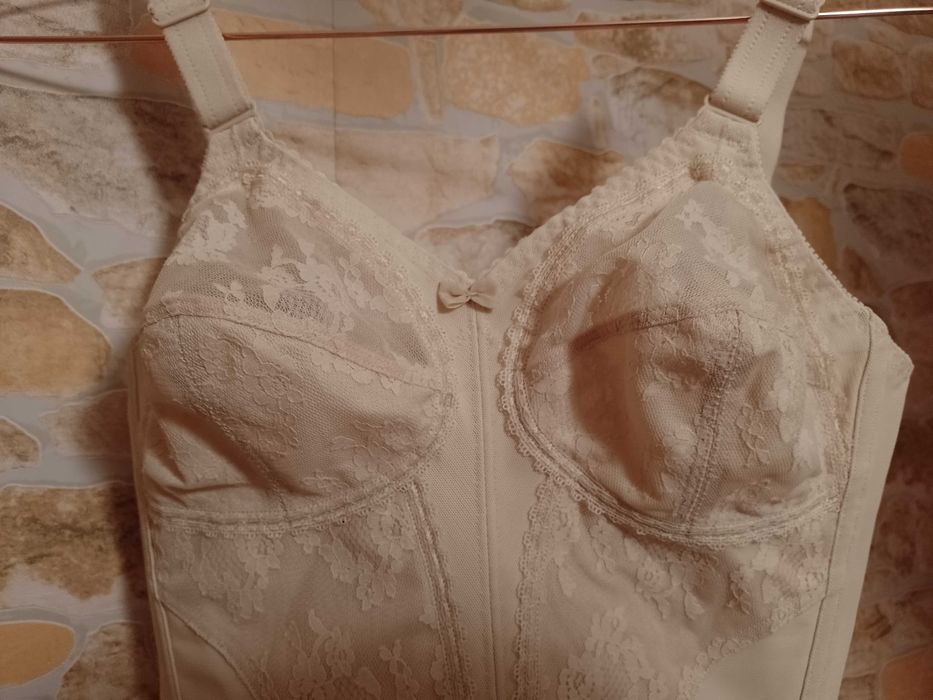 (80B) Triumph/ Ekskluzywny biustonosz modelujący z Londynu, NOWY