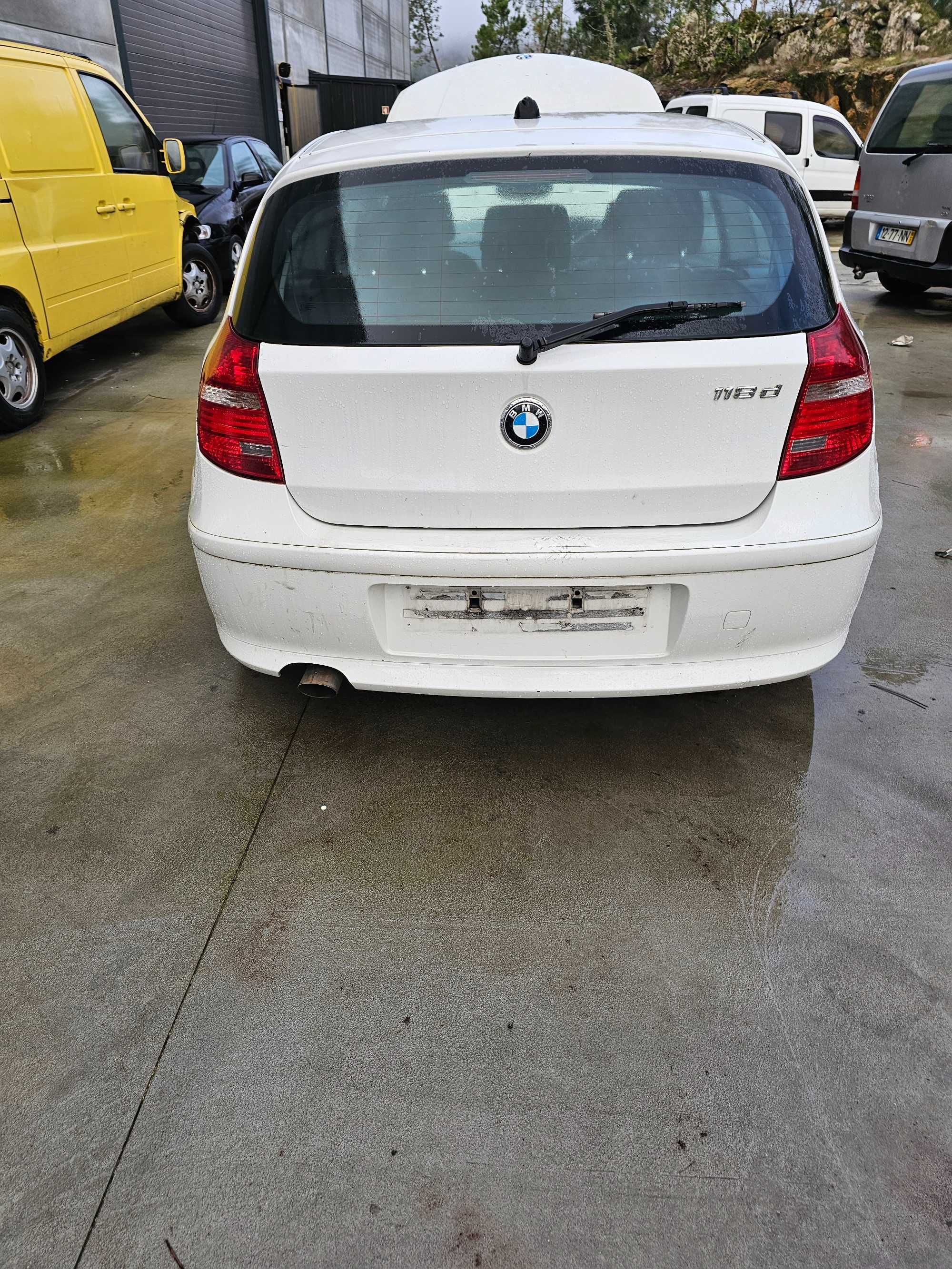 BMW 118d (2010) para Peças