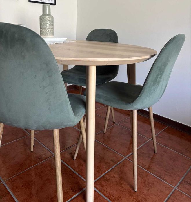 Mesa Redonda de madeira