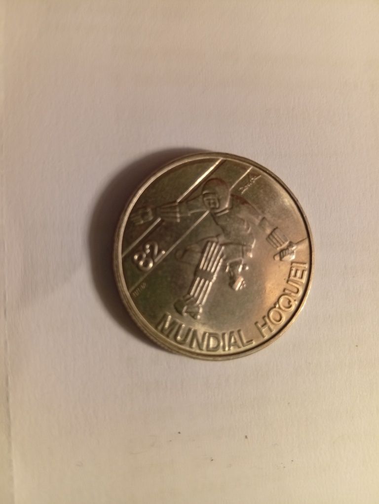Moedas antigas para desocupar.