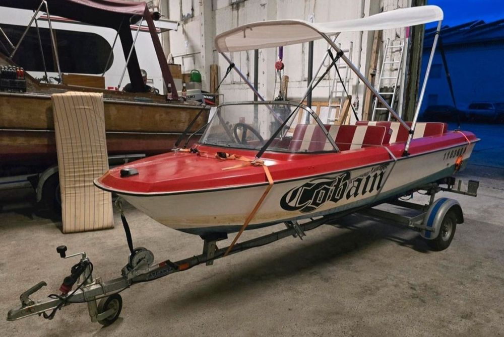 Łódź motorowa z przyczepką bez silnika