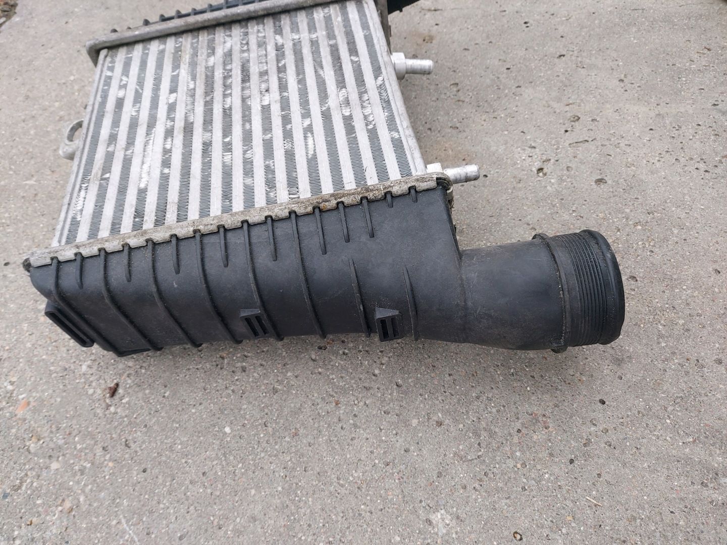 INTERCOOLER CHŁODNICA PRAWA AUDI A8 D4 4H 4.2 TDI 4H0145806H