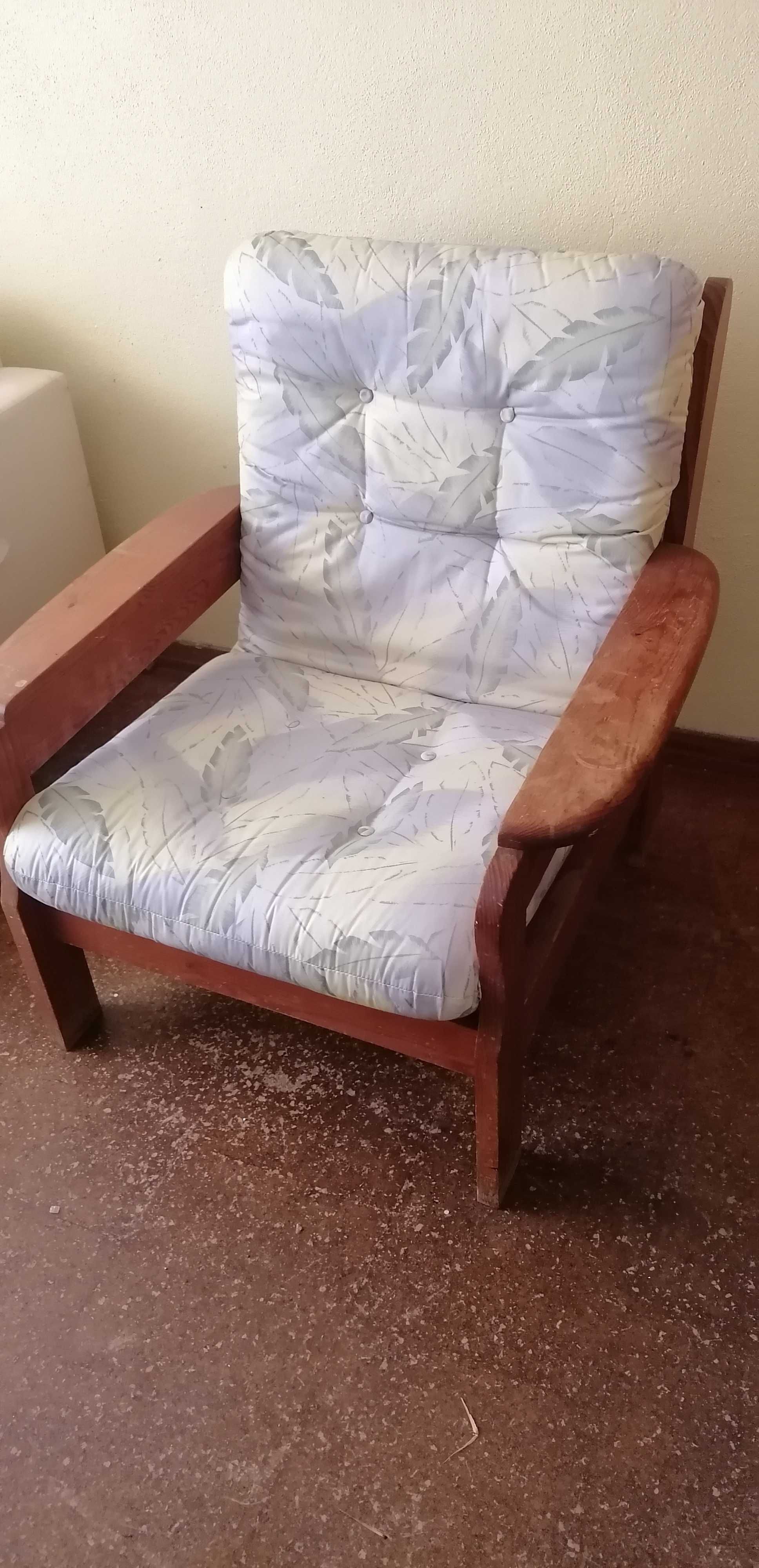 Sofá cama de 3 lugares + 2 sofás individuais, com almofadas incluídas