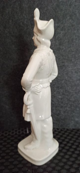 Porcelana TURYNGIA, Figurka Żołnierz w mundurze XVIII - XIX w