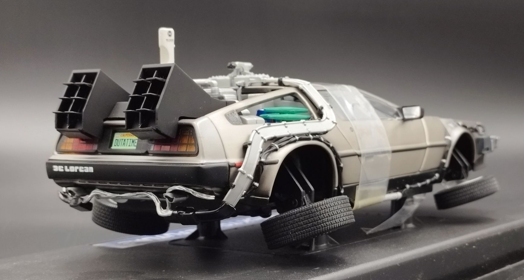 1:18 Sun Star Flying DeLorian Back to The Future -Time Machine model