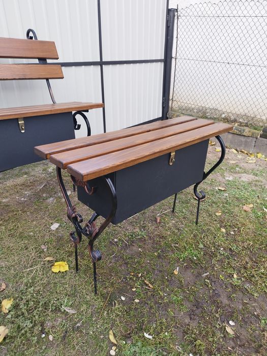 Ящики,скриньки під лавки,хрести,надгробки.