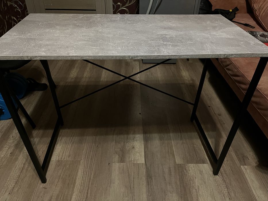 Стiл майже новий! Iдеал самовивiз)