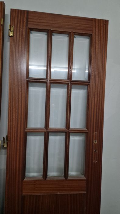 Porta de madeira com vidros