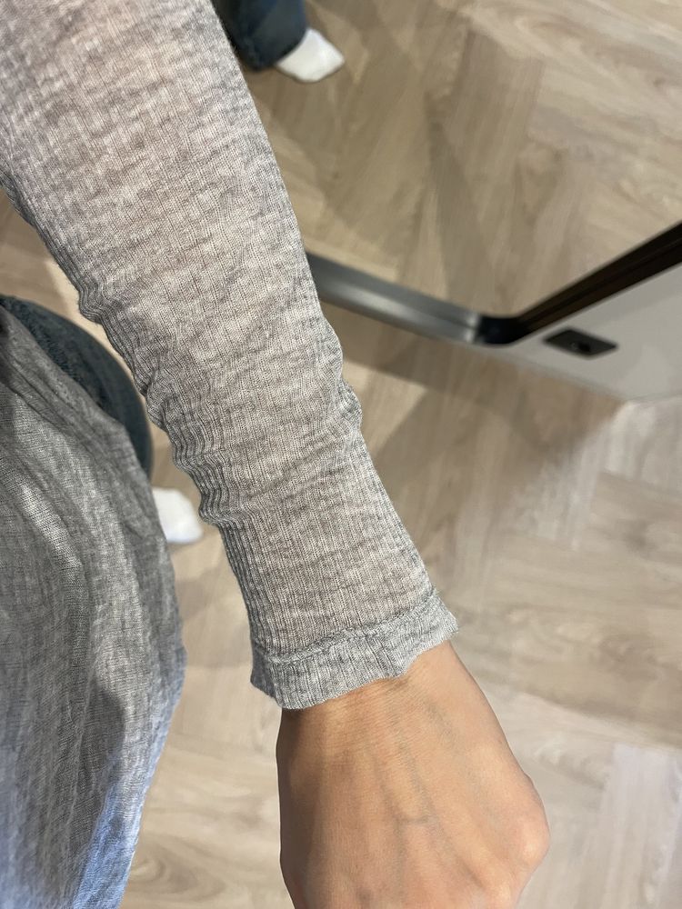Трендовий лонгслів Zara