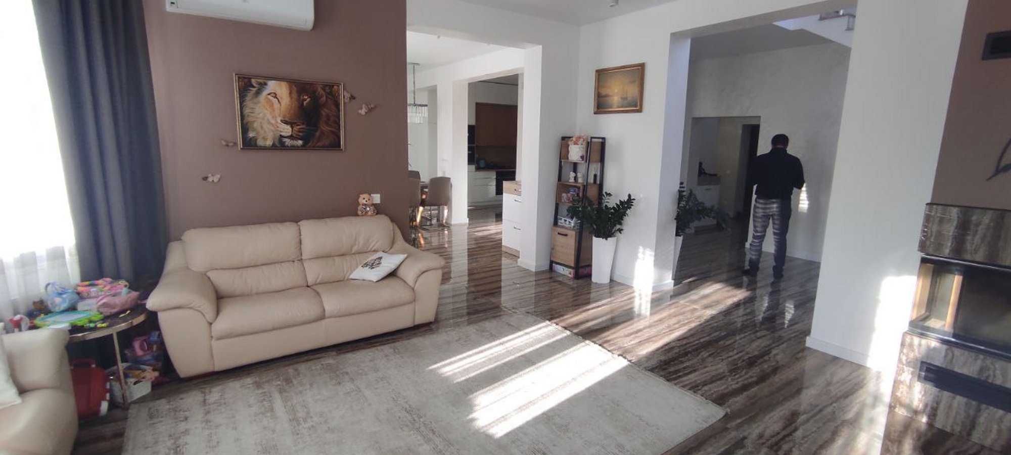 Від власника. Крюківщина. 270 м2. 10 соток. Котеджне містечко Удачний