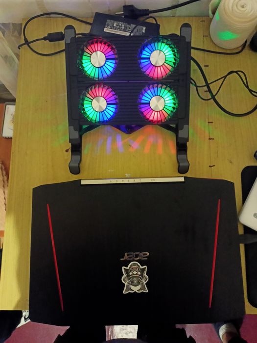 Активне охолодження підставка для ноутбука