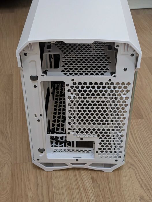 Корпус Fractal Design Torrent Nano White вживаний