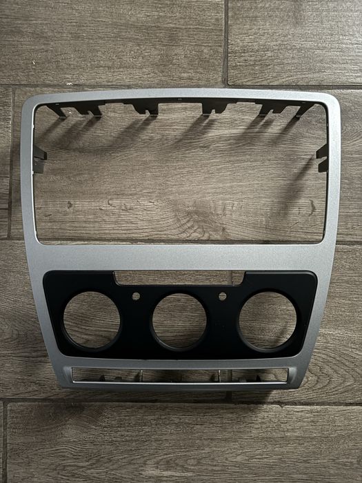 Продам рамку на Skoda a5