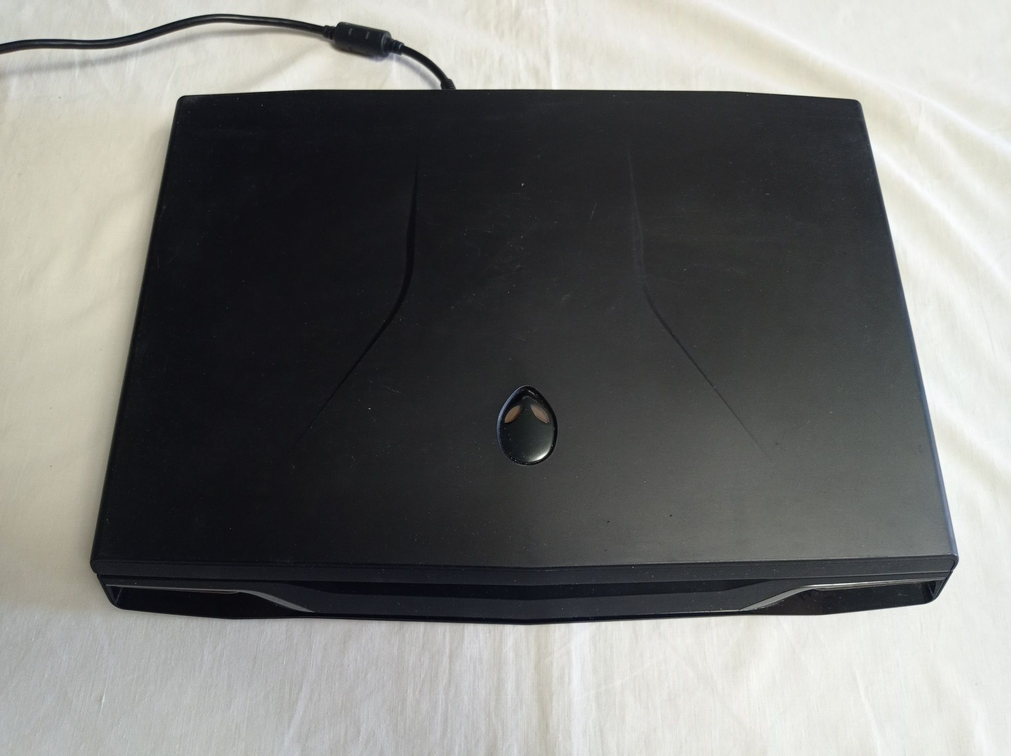 Alienware M17x i7 / 8GB / Оригинал Dell / Идеал внешне / Проблема вклю