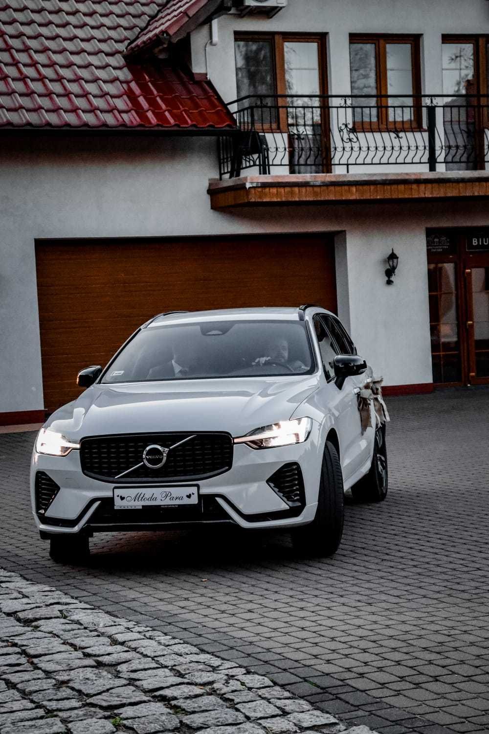 Eleganckie białe auto do ślubu Volvo XC60
