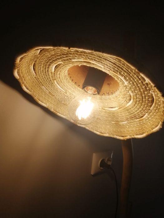 Candeeiro de pé em artesanato