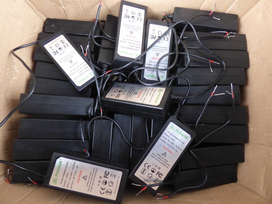 Електрошрот 12.6в 12.6v 3.0A зарядне блок живлення питания Pioneer