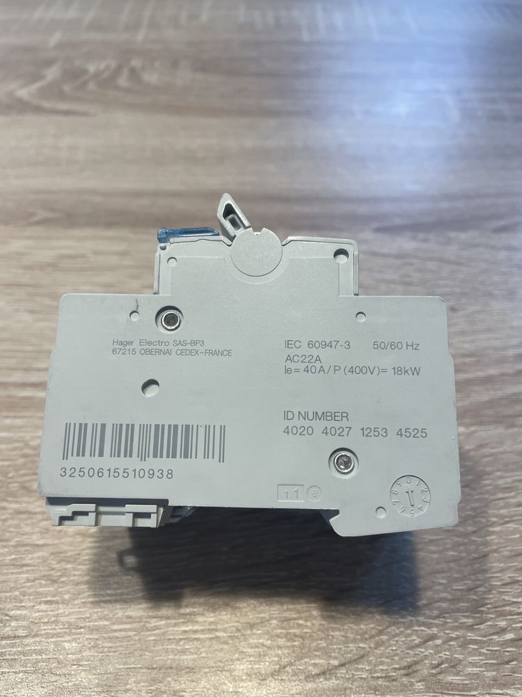 Перемикач I-0-II Hager SFT340 3P 40А