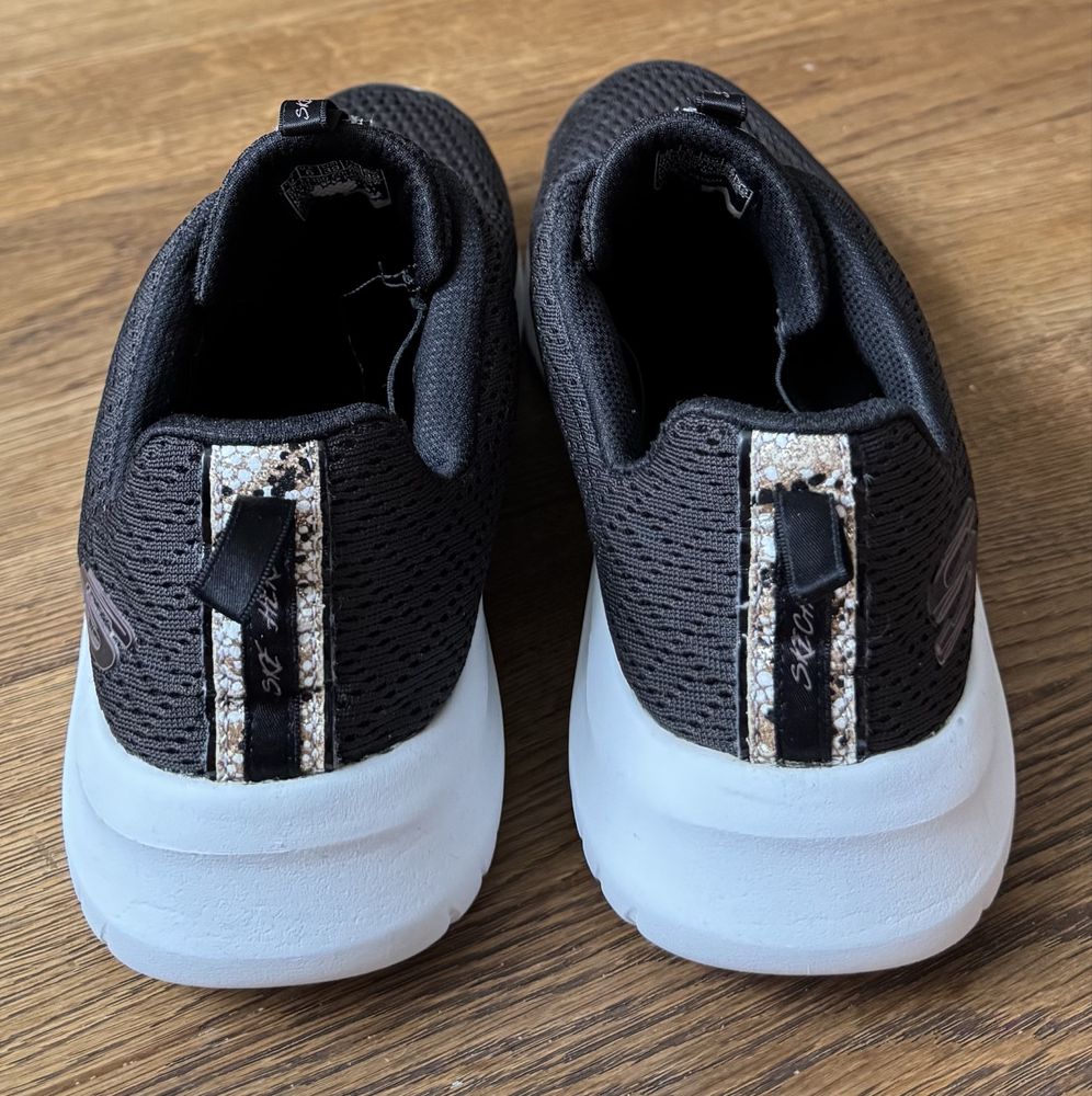 Skechers кросівки жіночі р.39(26 см)