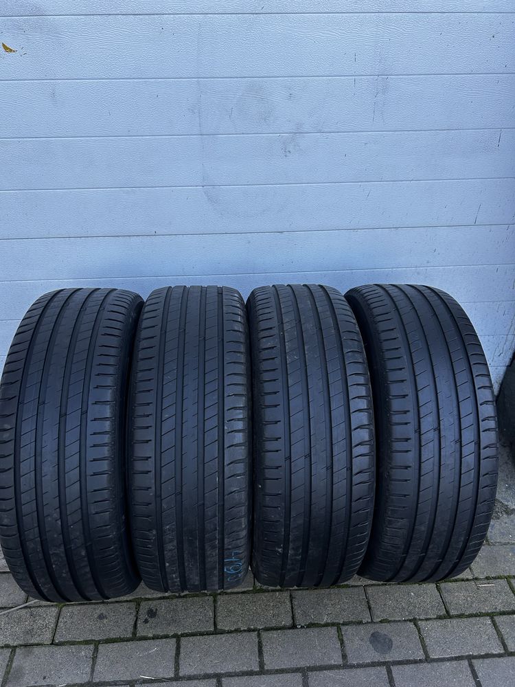 Продам шини 235 60 R18 MICHELIN