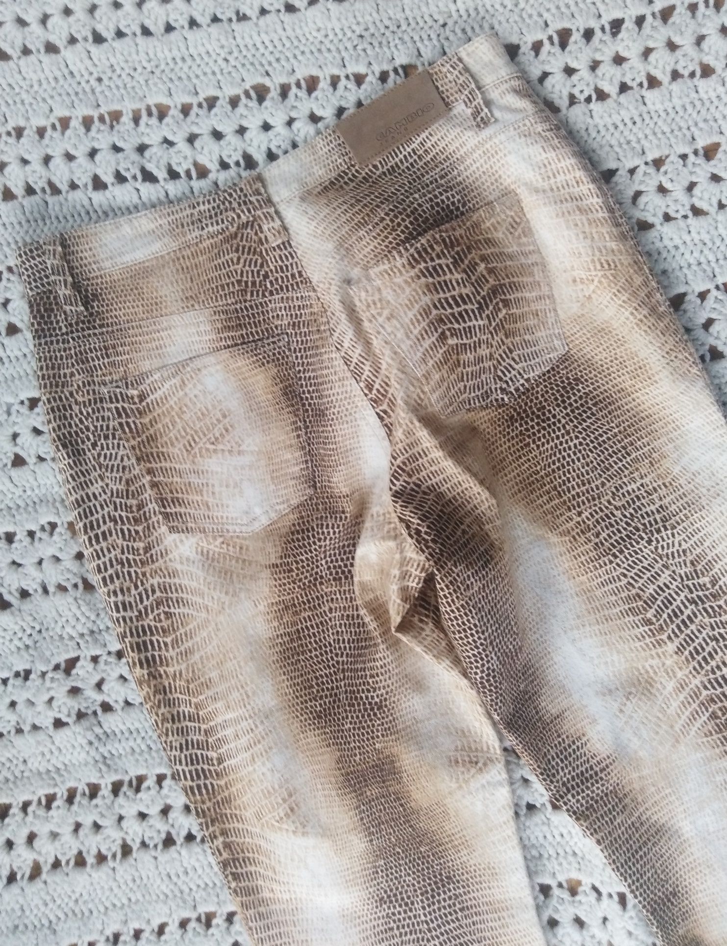 Markowe spodnie - Cambio Jeans - skóra węża r:M /B.5.