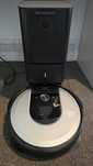 iRobot Roomba i7+ Czarny – Stacja Clean Base, Stan BDB