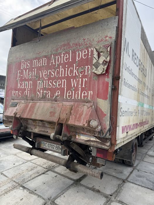 На ходу ( підтікає гідроборт )