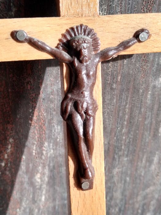 Stary drewniany krzyż krzyżyk zabytek PRL dewocjonalia