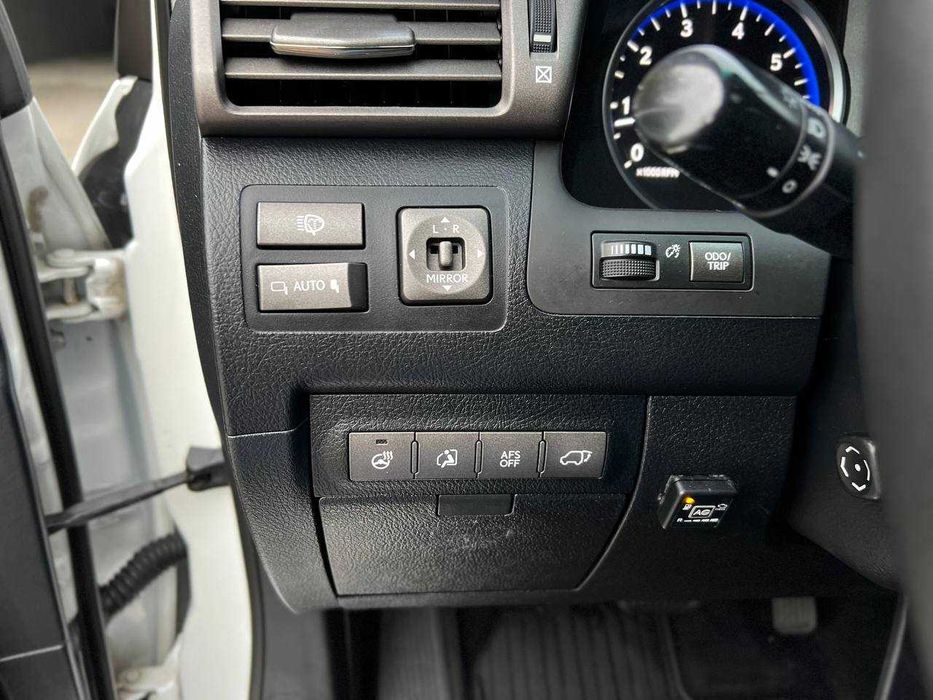 Lexus LX 570 AT 2011