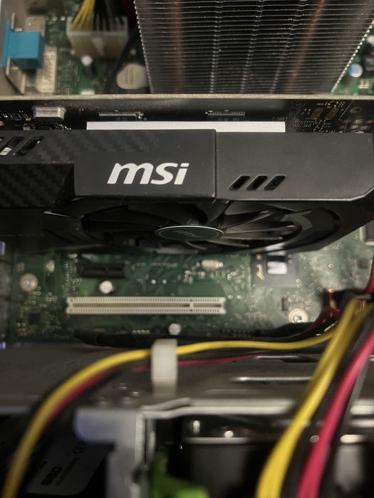 Komputer ( i5-3570 boosted gtx 1050 2gb 12ram )