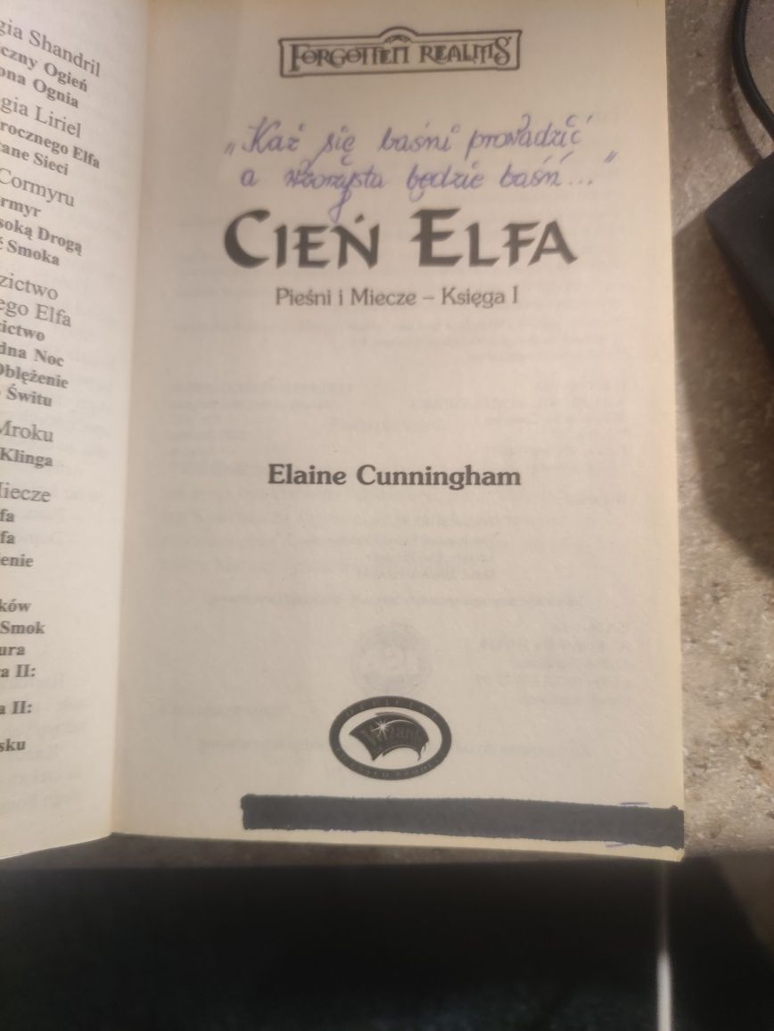 Elaine Cunningham "Pieśni i miecze" tom I i II, "Cień Elfa, Pieś Elfa