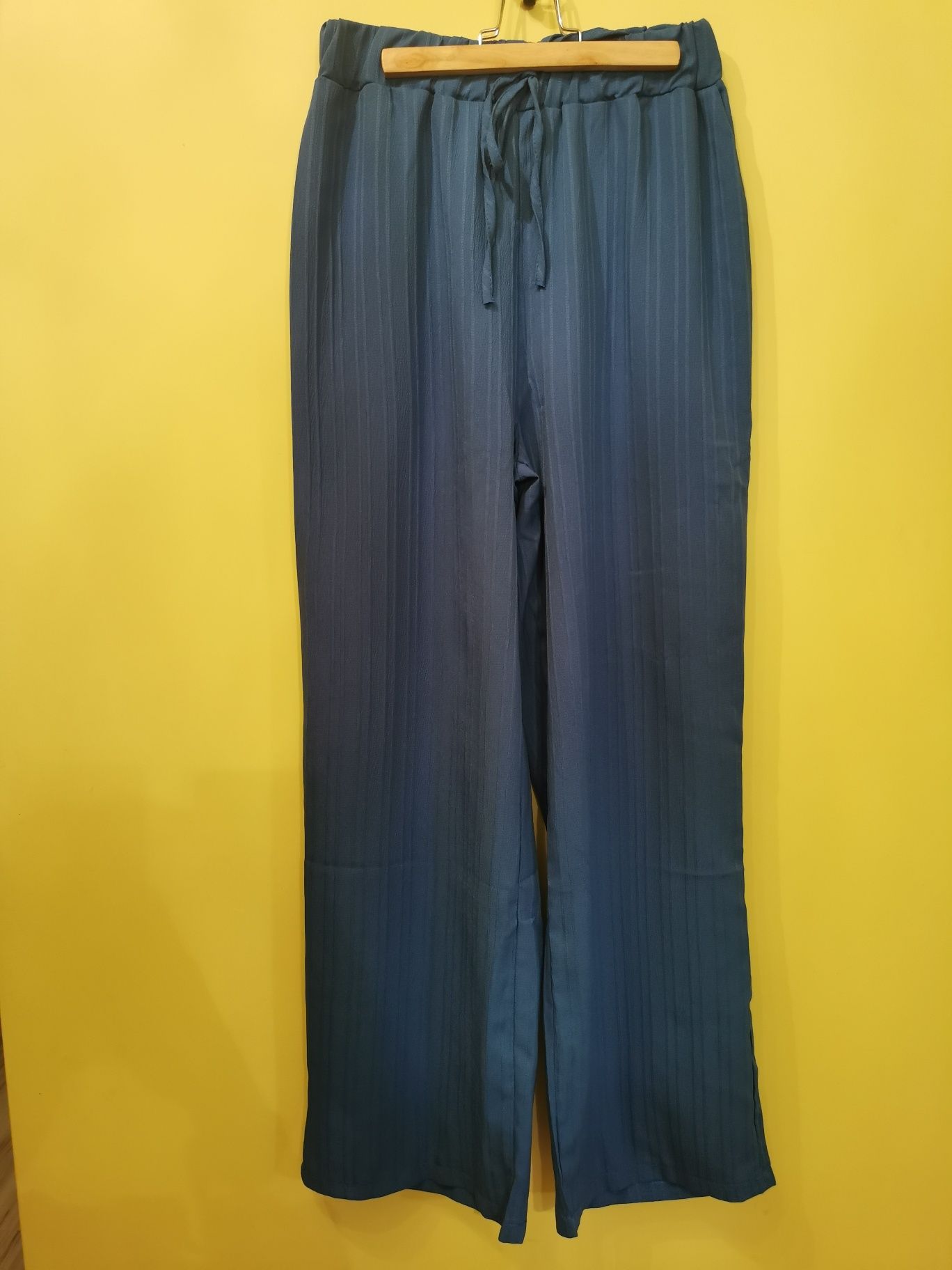 Nowe niebieskie spodnie szerokie M